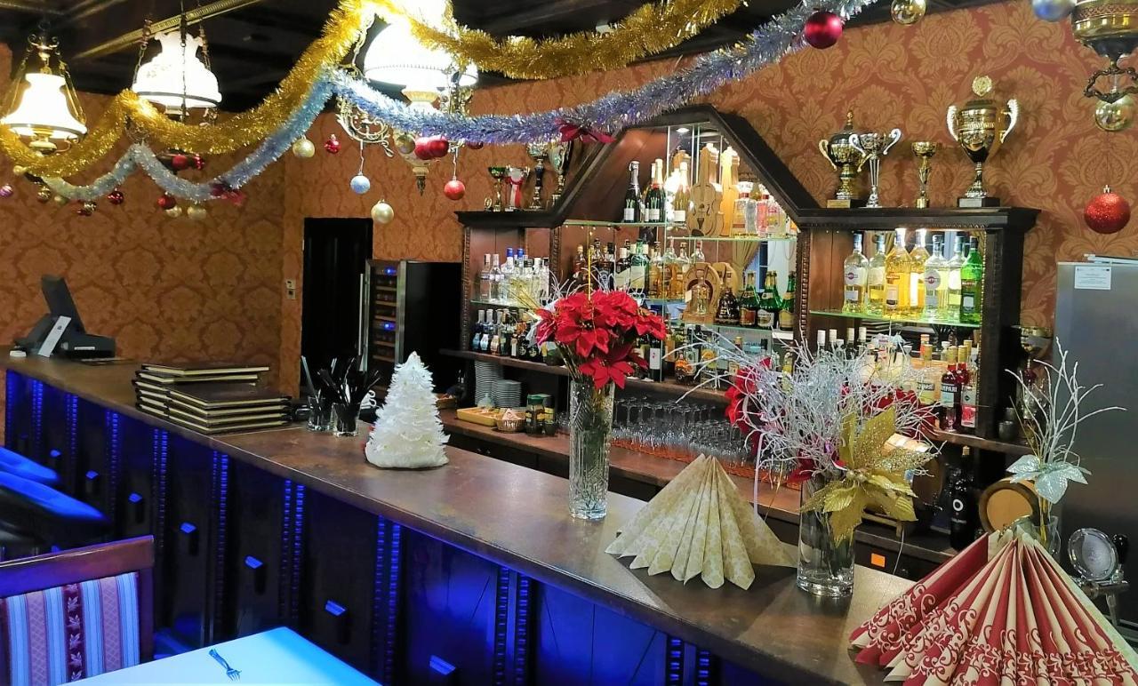 Dwor Maria Antonina Hotell Strzyżów Exteriör bild