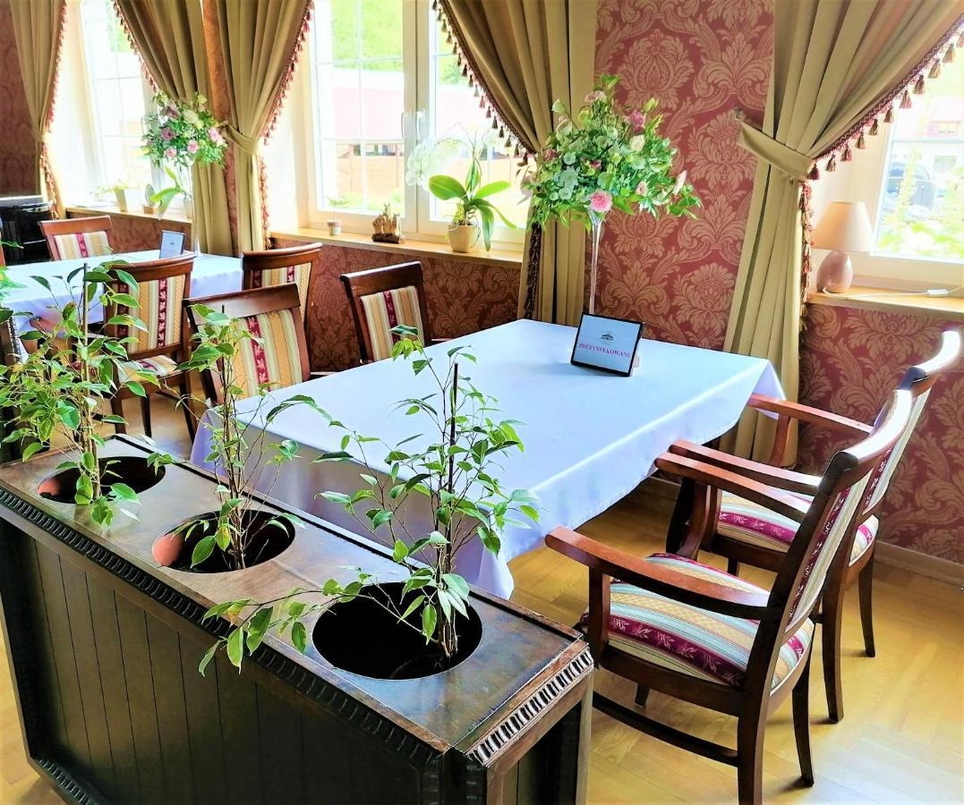 Dwor Maria Antonina Hotell Strzyżów Exteriör bild