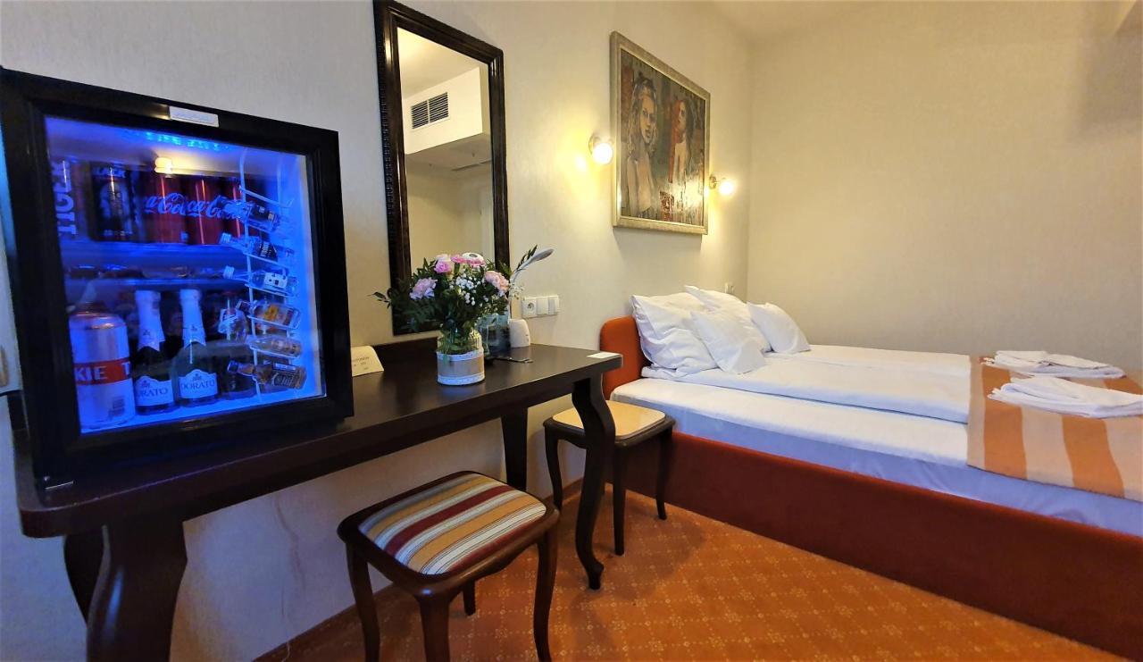 Dwor Maria Antonina Hotell Strzyżów Exteriör bild