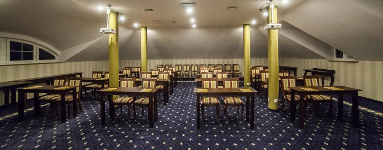Dwor Maria Antonina Hotell Strzyżów Exteriör bild