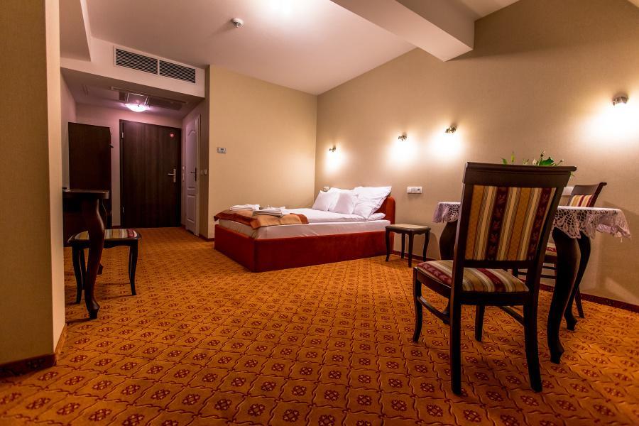 Dwor Maria Antonina Hotell Strzyżów Exteriör bild